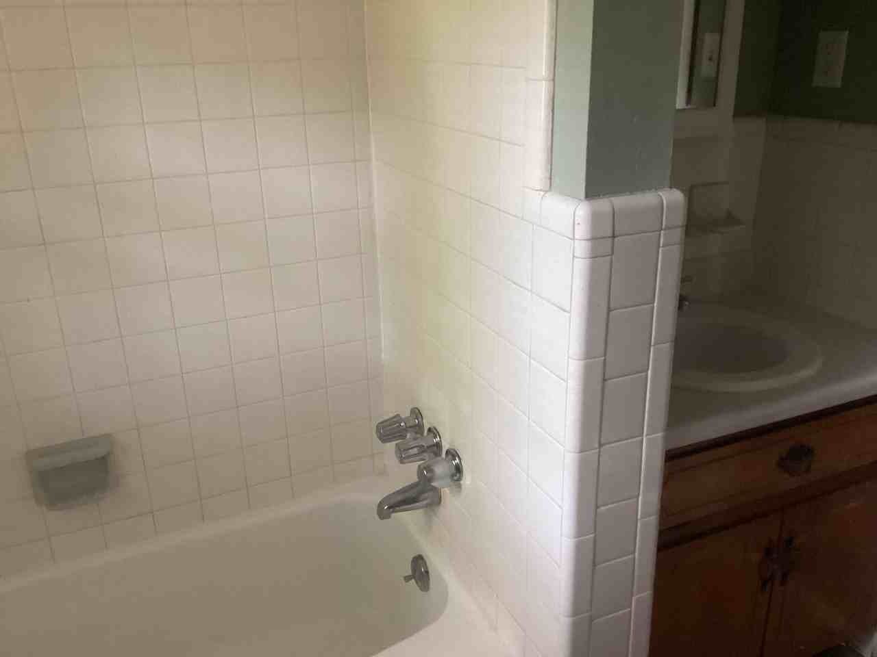 407 Gaines St Sw - Photo 5 of 8