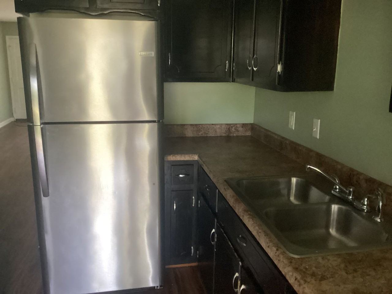 407 Gaines St Sw - Photo 6 of 8