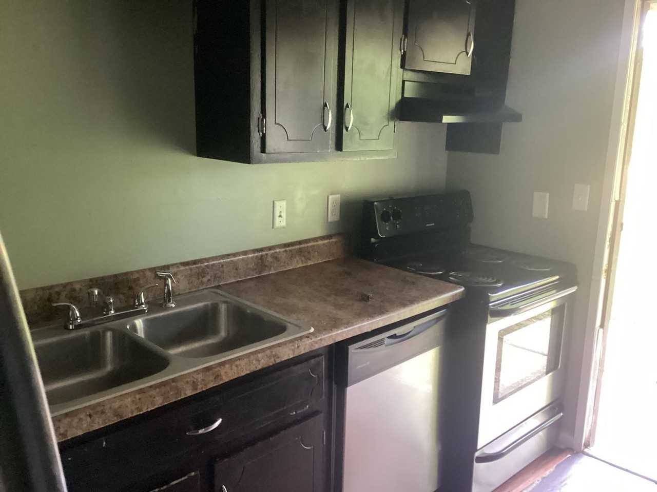 407 Gaines St Sw - Photo 7 of 8