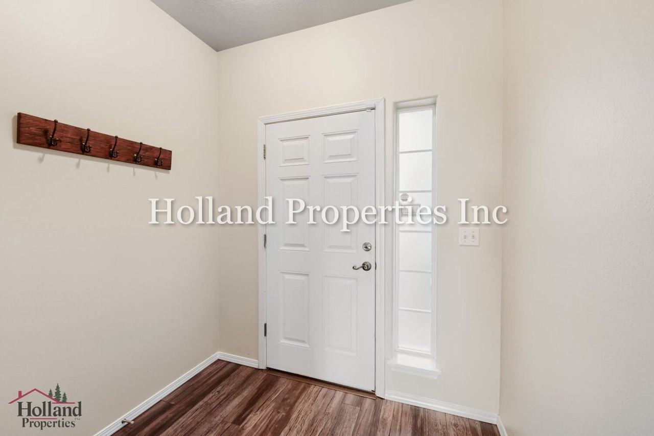 584 Se Heathcliff Ln - Photo 4 of 29