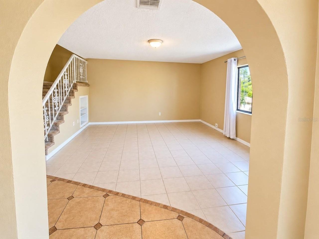 2086 Oak Meadow Cir - Photo 4 of 20