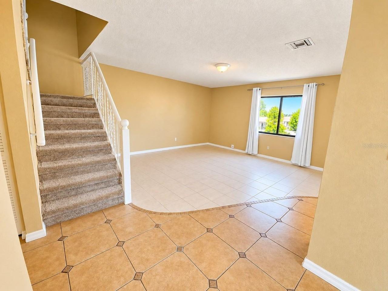 2086 Oak Meadow Cir - Photo 7 of 20