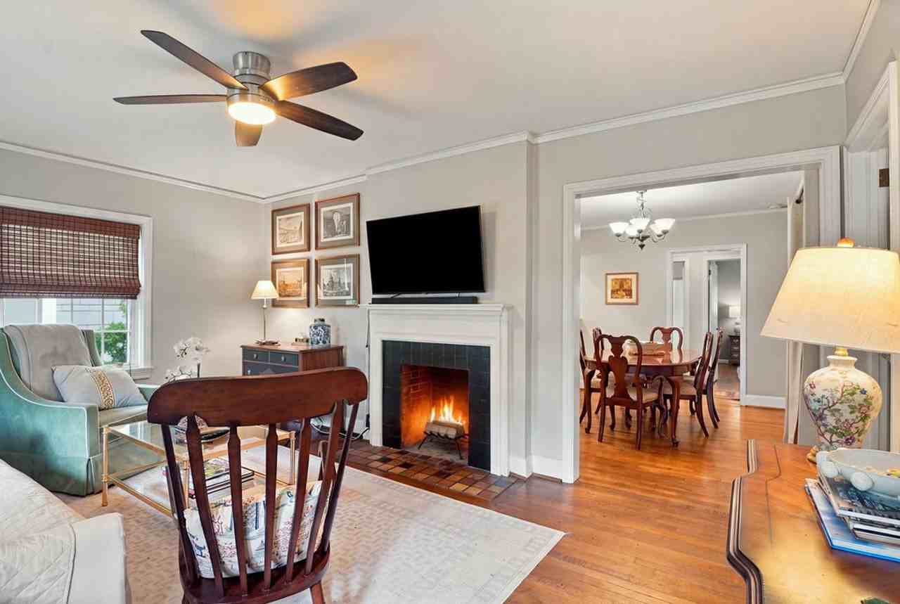 403 Saint Charles St - Photo 4 of 24