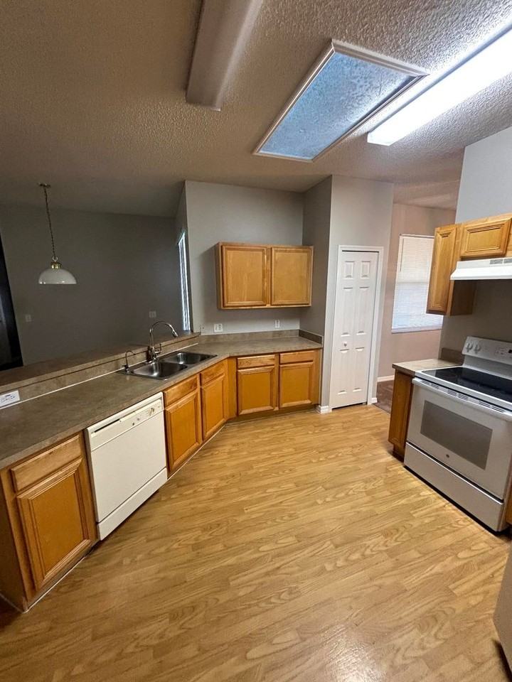 613 Crane Dr - Photo 7 of 20