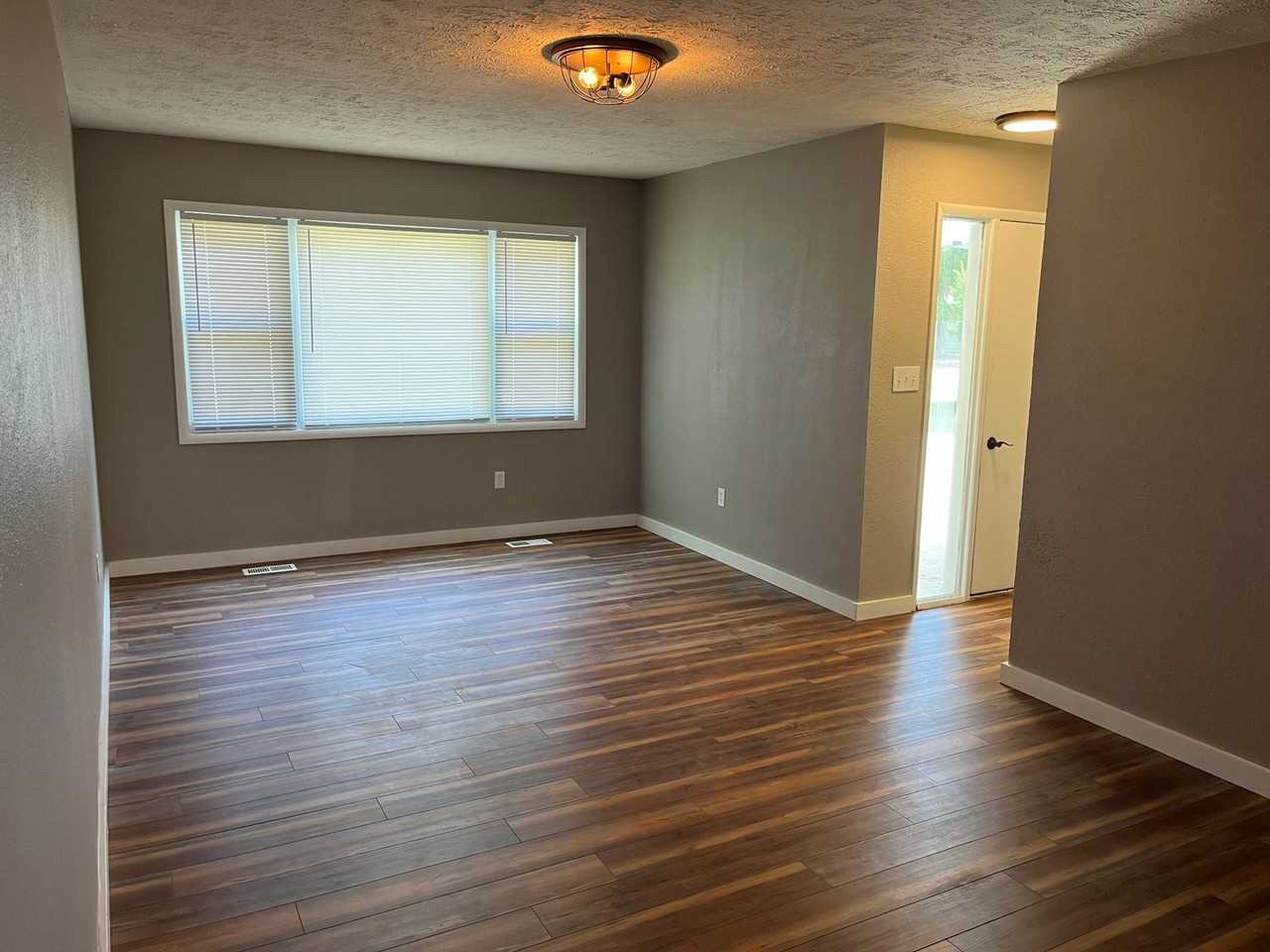 910 Mulberry St - Photo 3 of 17