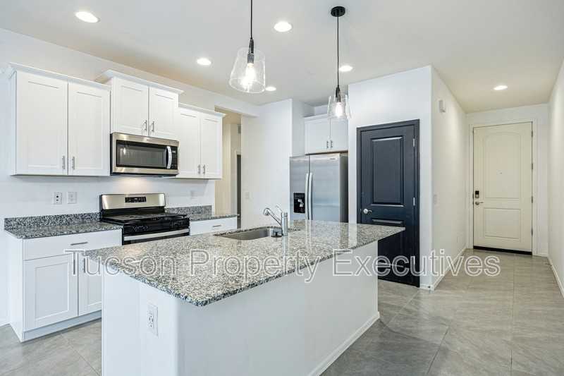 10333 W Granderson St - Photo 4 of 28