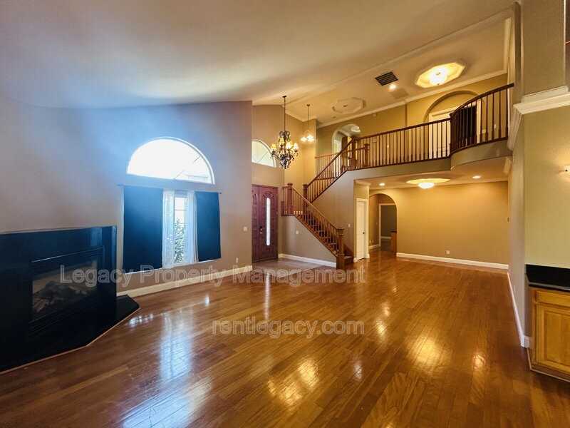 2136 Fieldcrest Ave - Photo 6 of 33