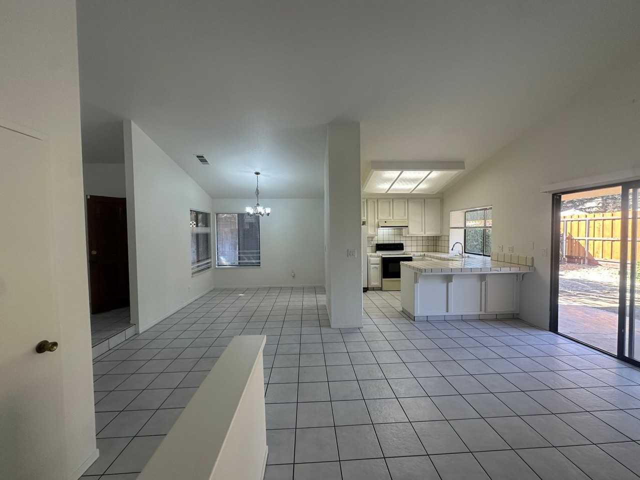 2705 Twin Oak Ln - Photo 2 of 16