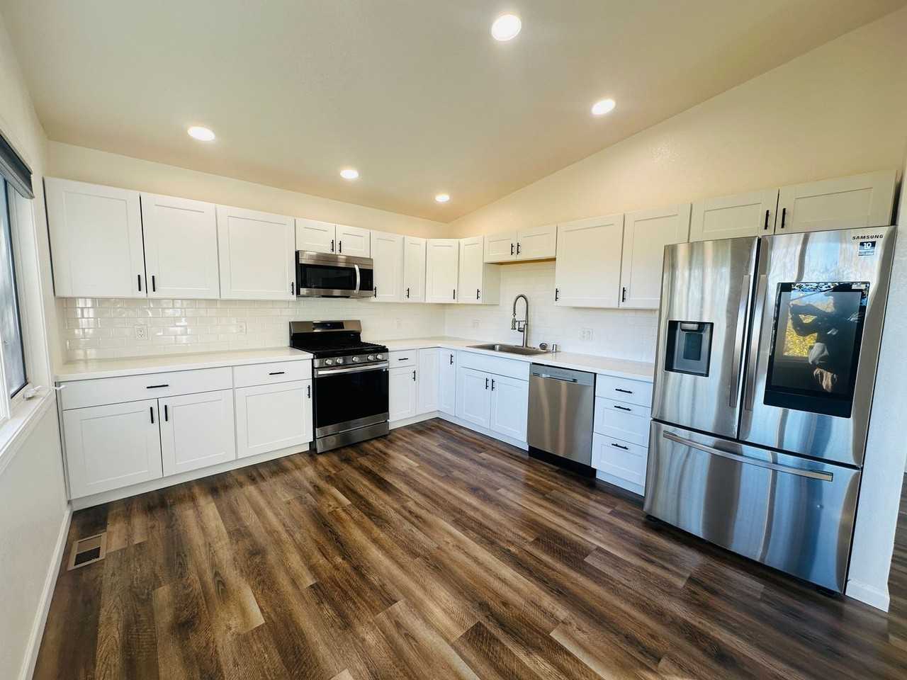 1550 E Raven Dr - Photo 3 of 19