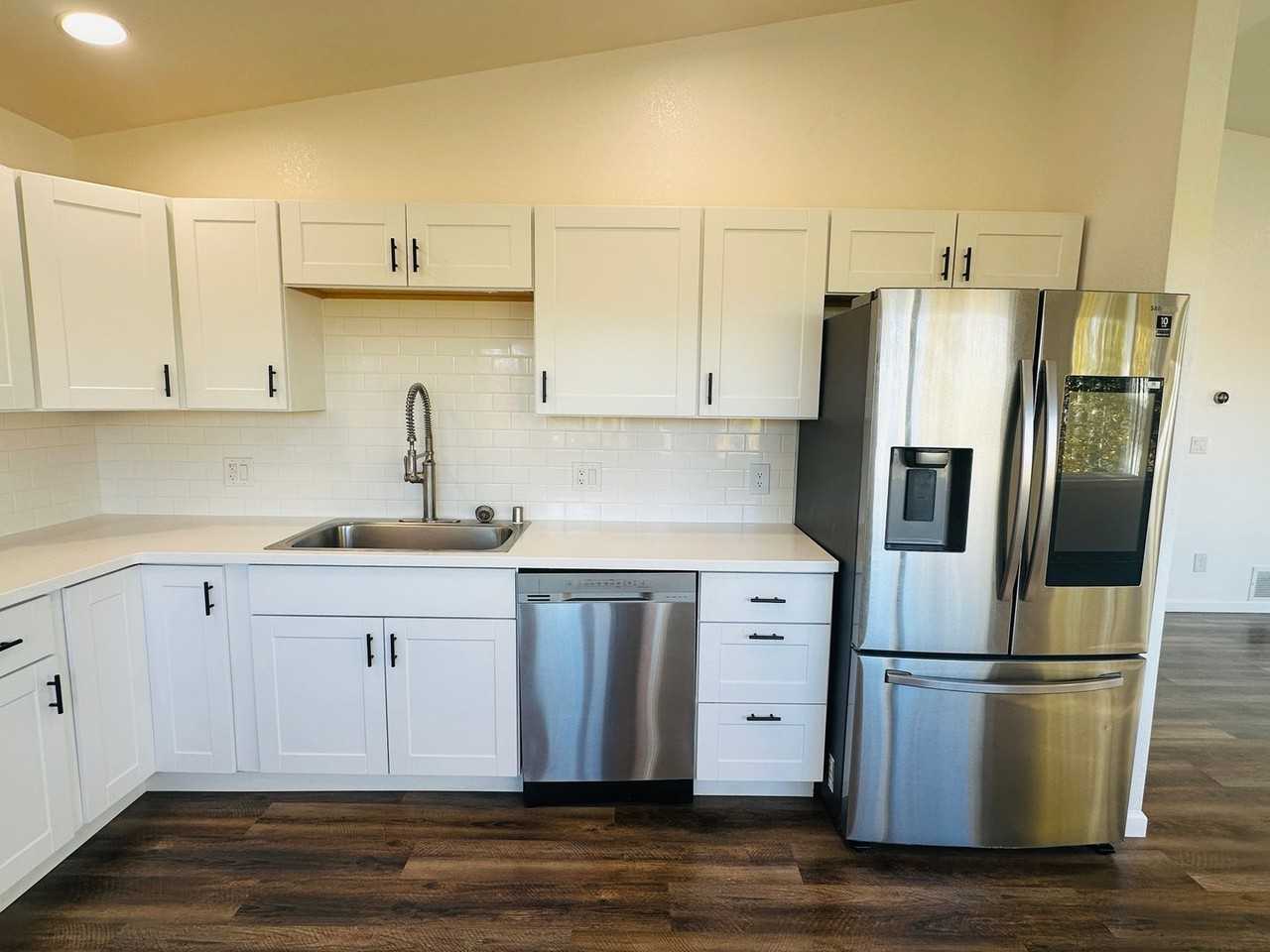 1550 E Raven Dr - Photo 4 of 19