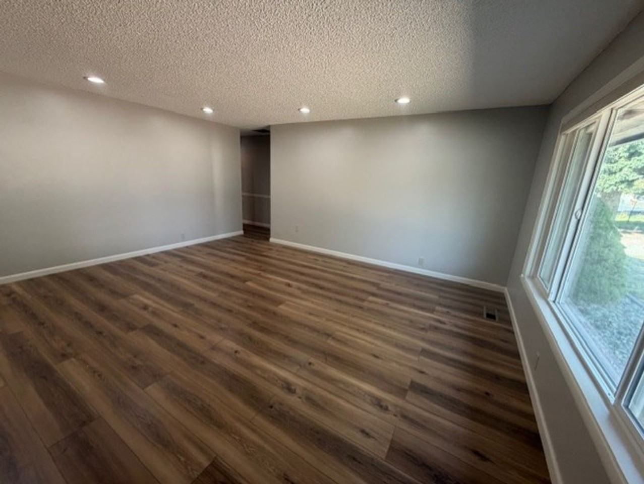 5122 Bryant Ave - Photo 5 of 29