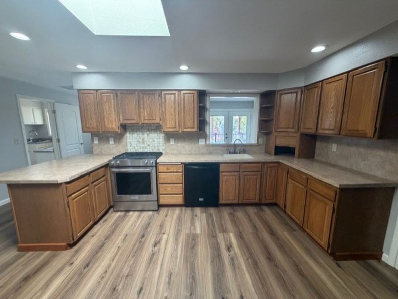 5122 Bryant Ave - Photo 6 of 29