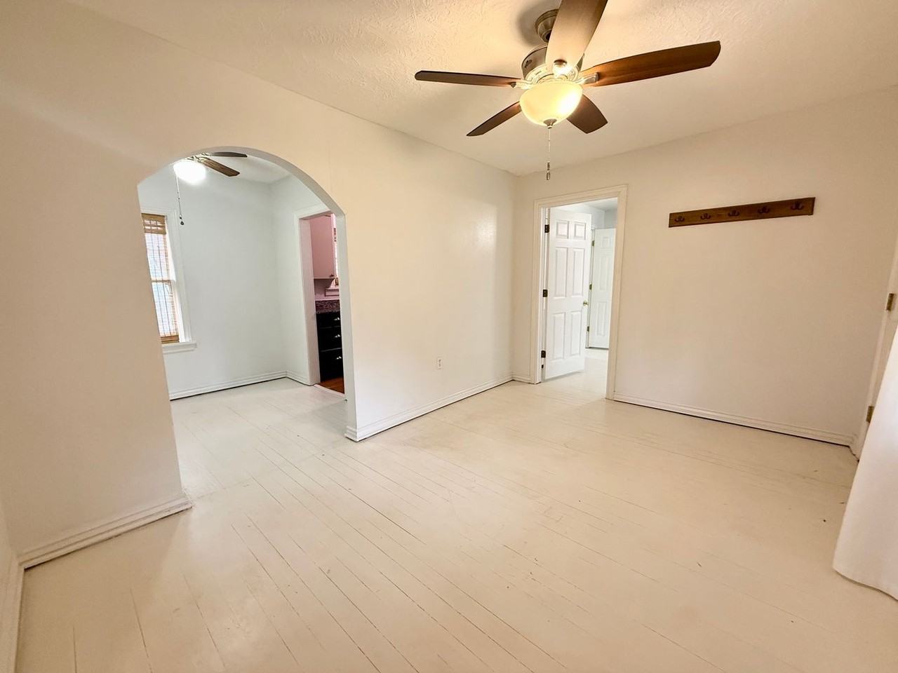 537 1/2 S Lahoma Ave - Photo 6 of 14