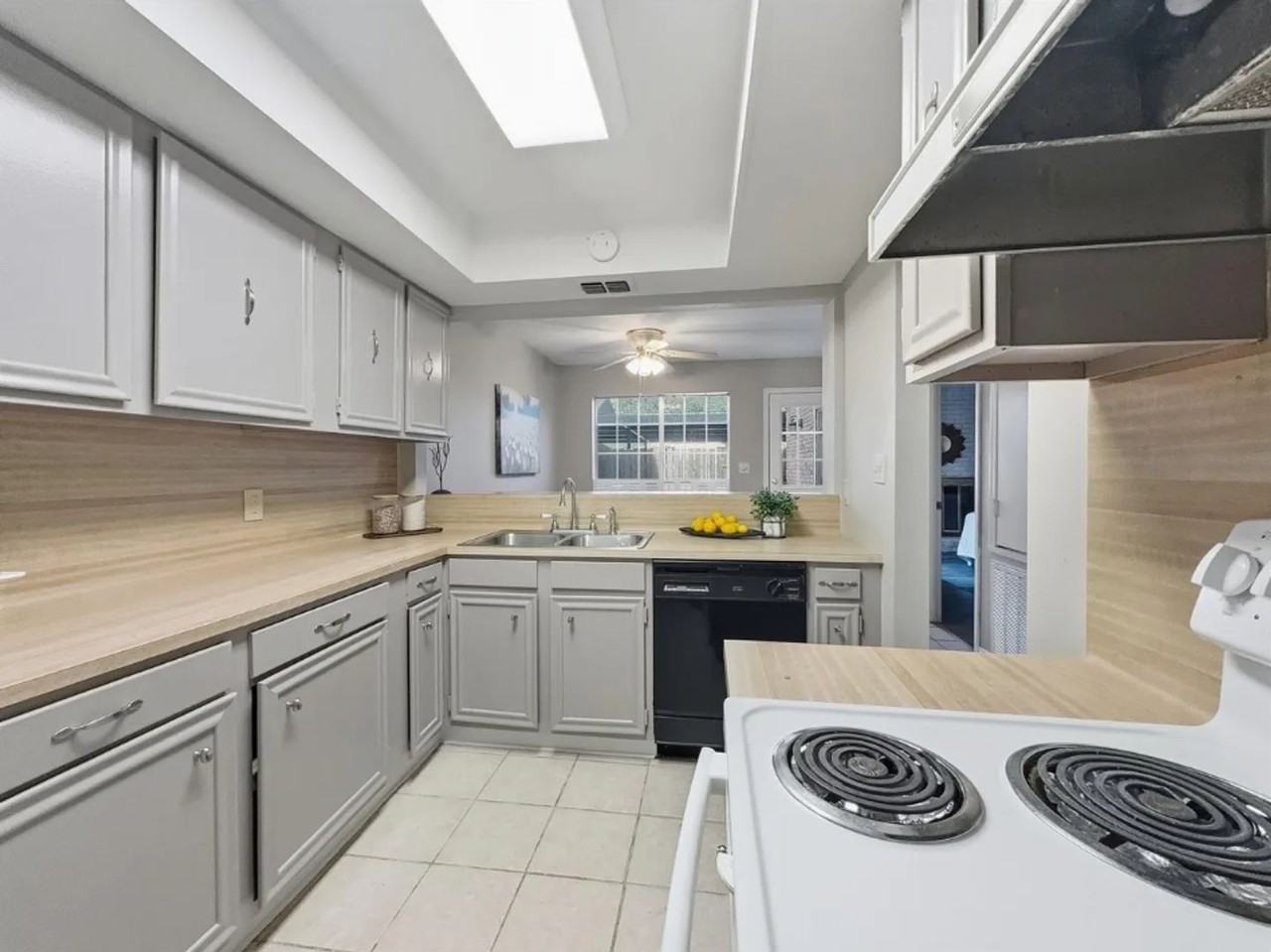102 Hammerly Dr - Photo 6 of 18