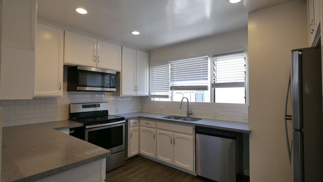Two Homes on Mary Lane Drive - Photo 5 of 39