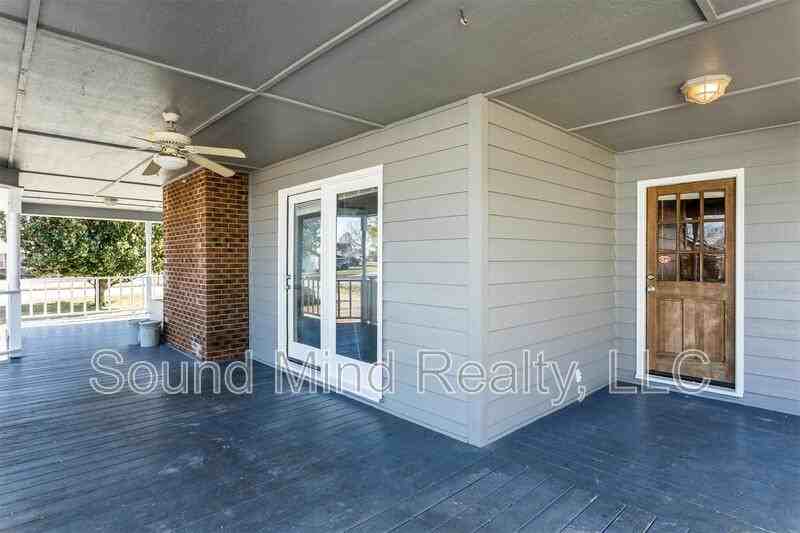 250 Wordsworth Dr - Photo 4 of 25