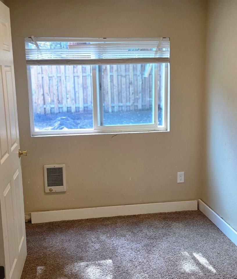 5545 N Burrage Ave - Photo 7 of 18