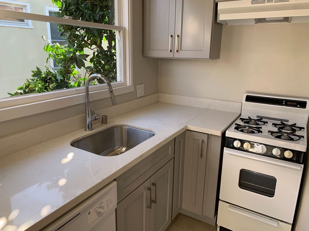 1513 Berkeley Way - Photo 4 of 12