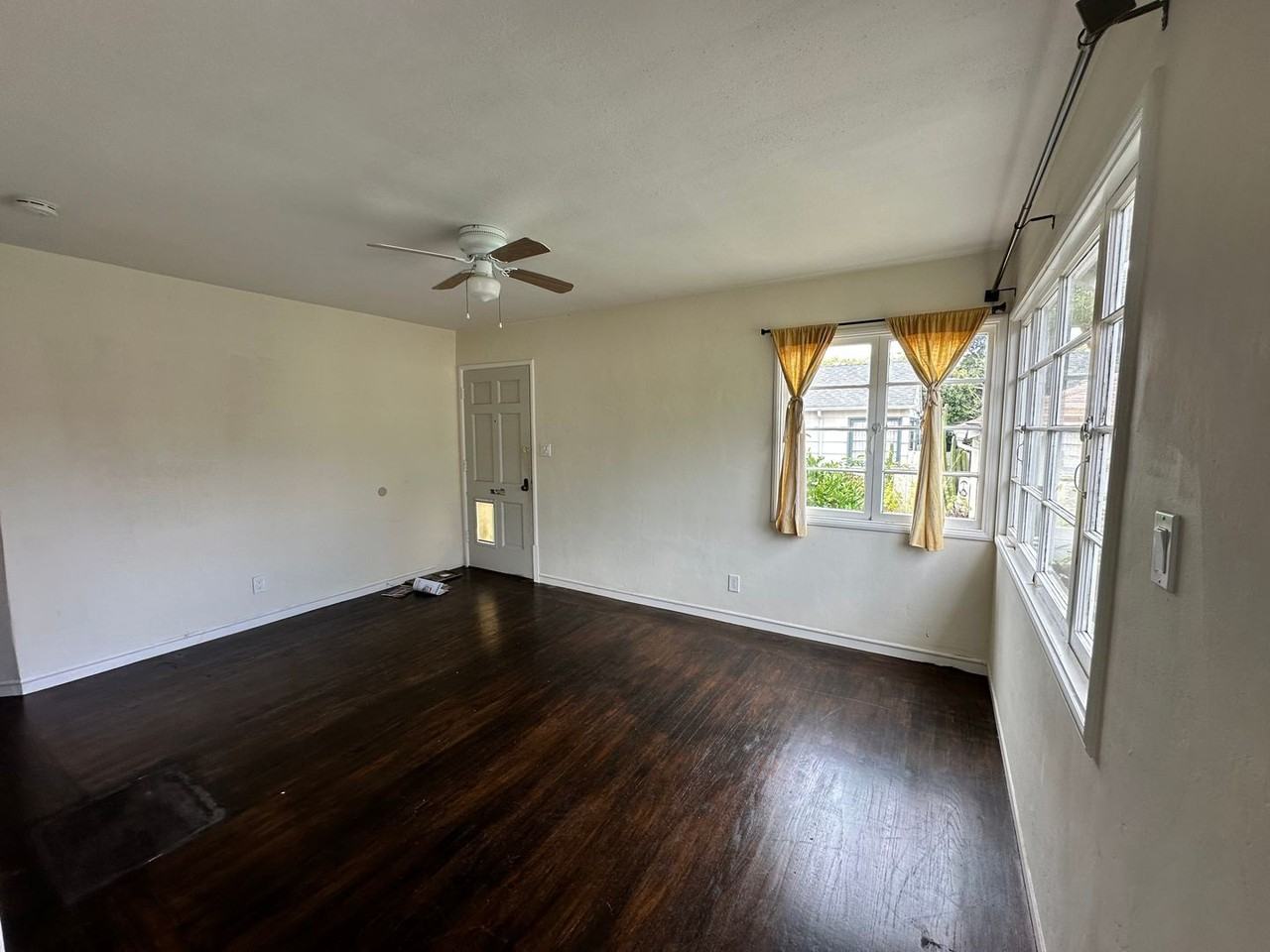 1513 Berkeley Way - Photo 5 of 12