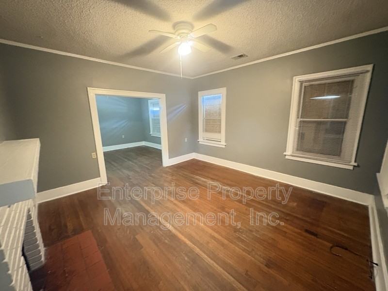 861 Goodwyn St - Photo 3 of 16