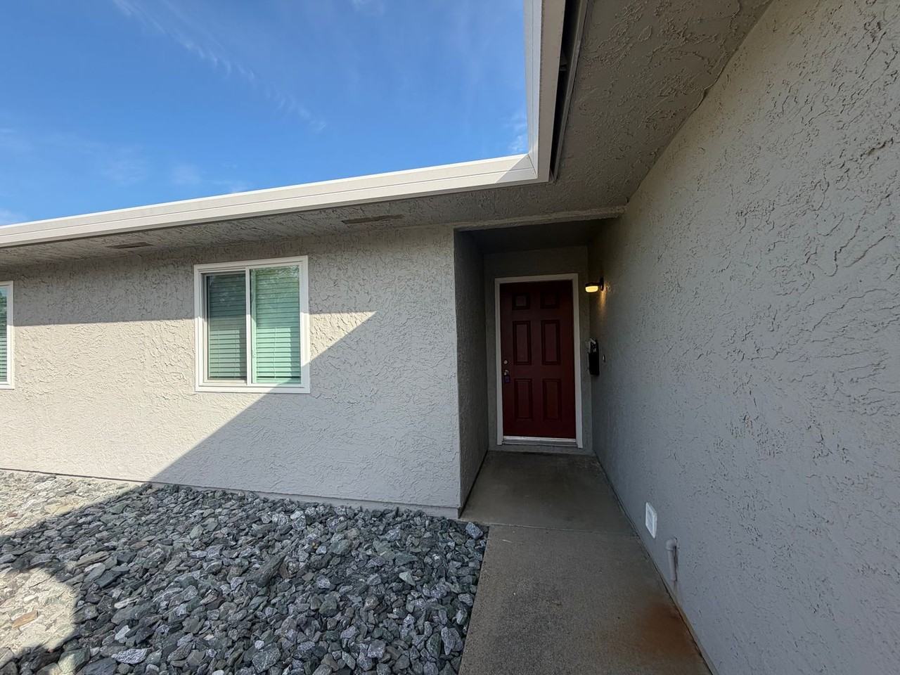 9225 Castlemont Cir - Photo 2 of 10