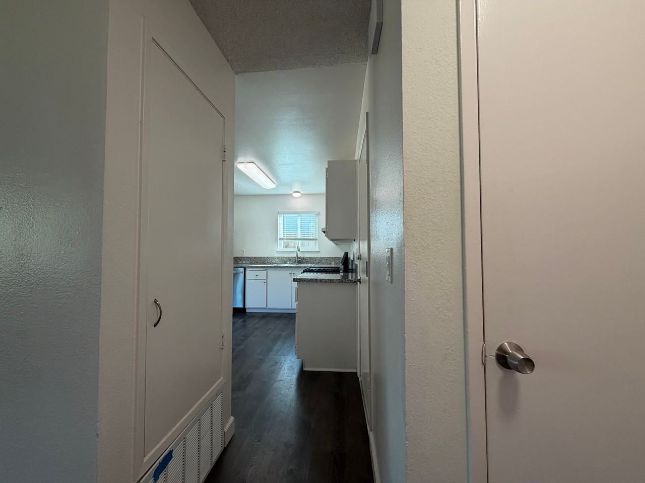 9225 Castlemont Cir - Photo 4 of 10
