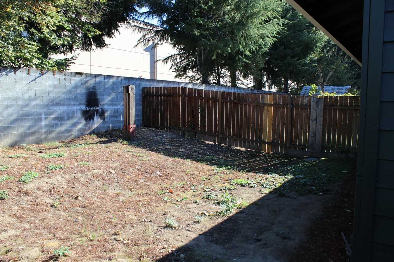 2025 Se River Rd - Photo 4 of 12
