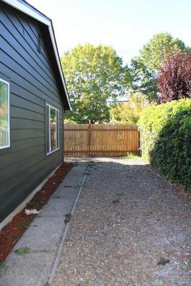 2025 Se River Rd - Photo 5 of 12