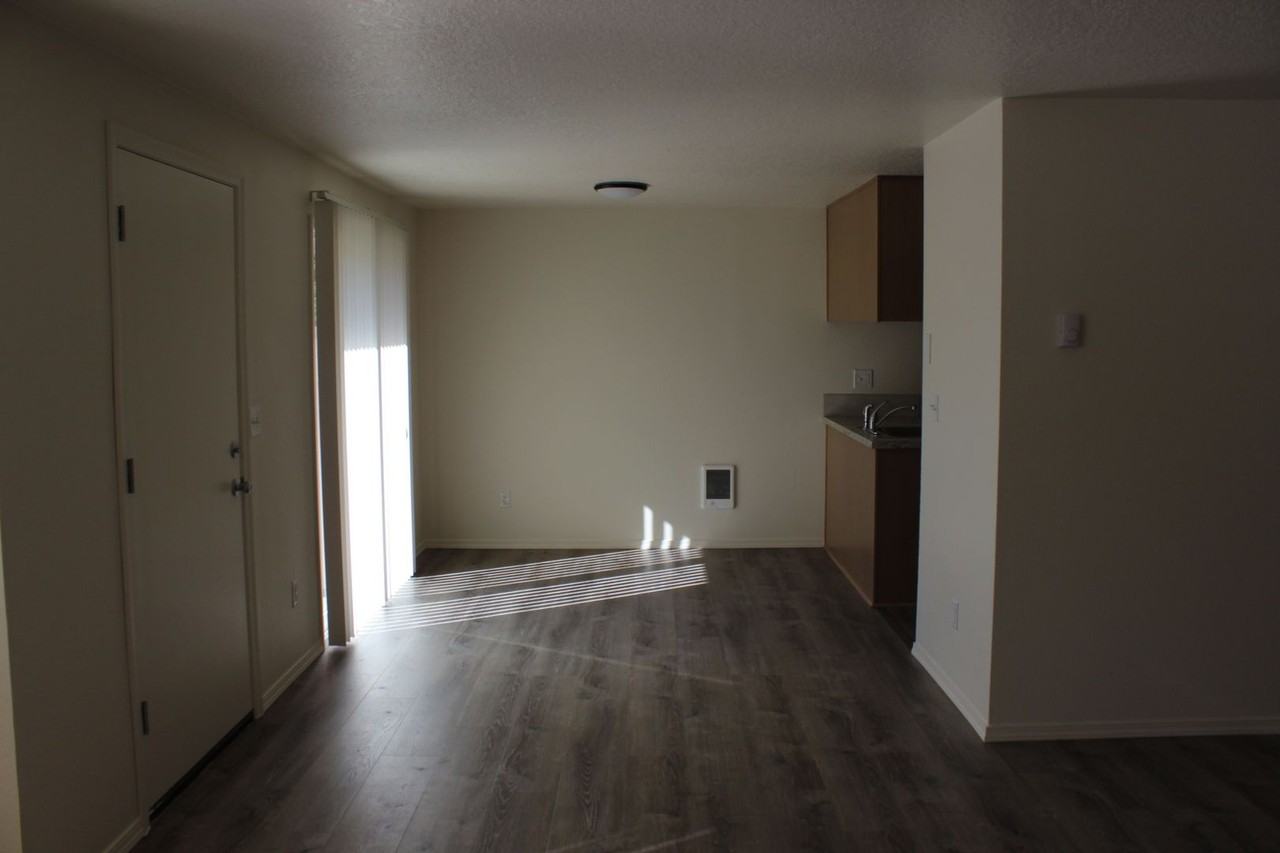 2055 Ne Barberry Dr - Photo 5 of 12