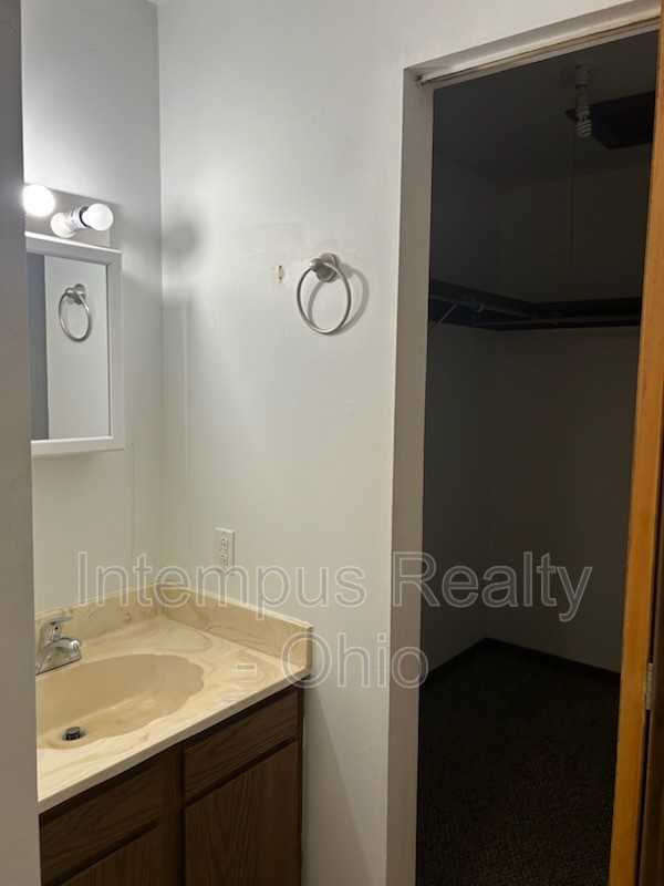794 Kentwood Dr #3 - Photo 5 of 7