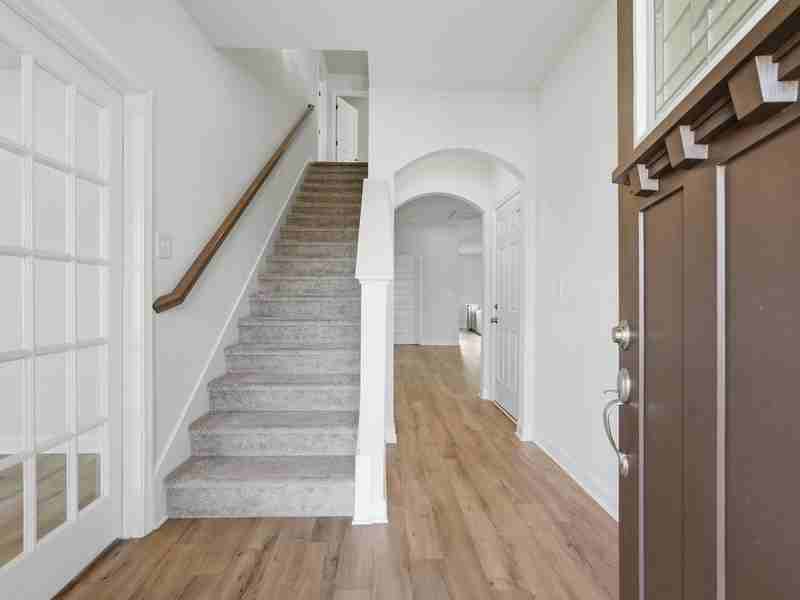 242 Holt St - Photo 4 of 34