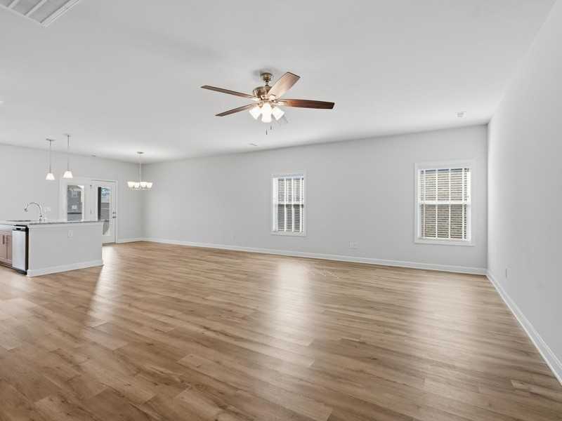 242 Holt St - Photo 6 of 34