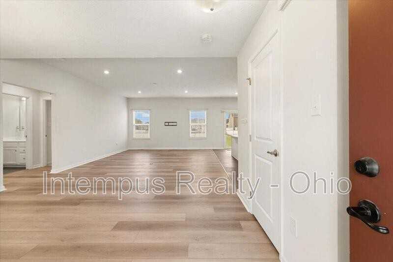168 Chapel Dr E - Photo 3 of 21