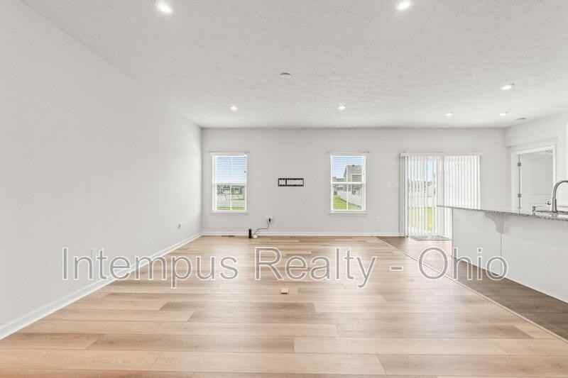168 Chapel Dr E - Photo 4 of 21