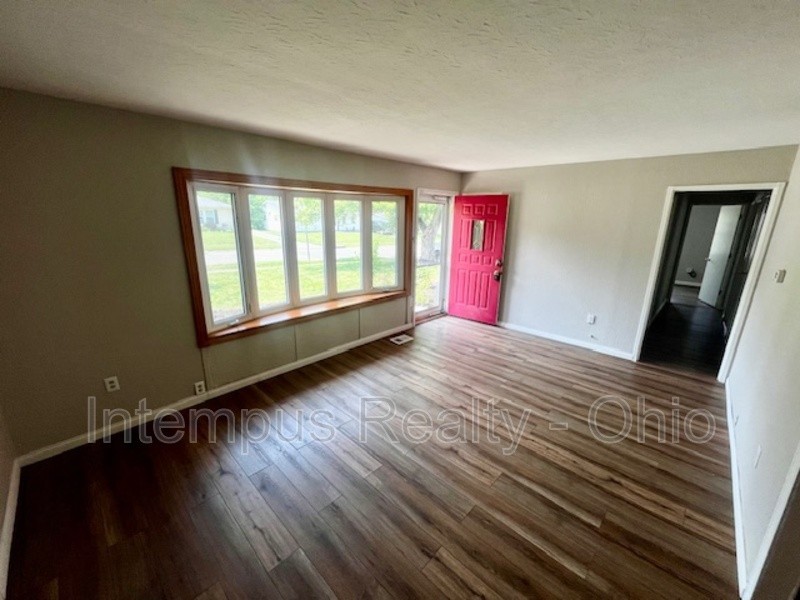 5723 Sharp Rd - Photo 4 of 26