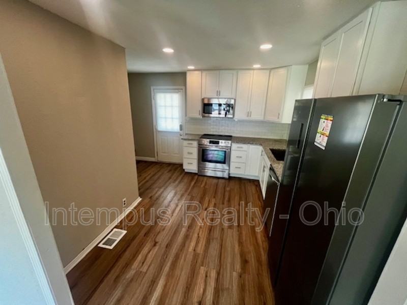 5723 Sharp Rd - Photo 5 of 26