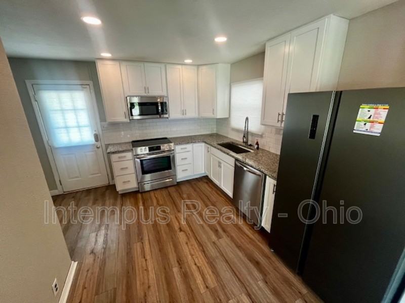 5723 Sharp Rd - Photo 6 of 26