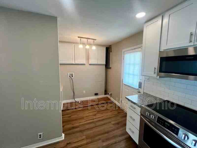 5723 Sharp Rd - Photo 7 of 26