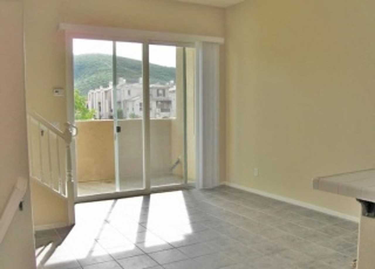 589 Almond Rd - Photo 4 of 7