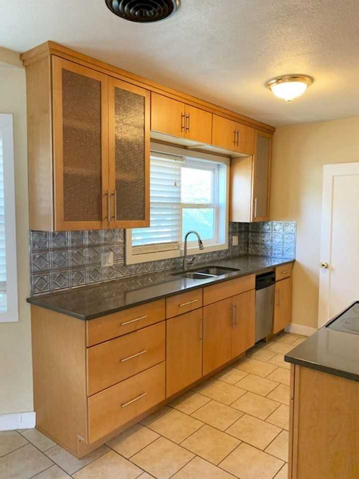 503 S Mckinley St - Photo 4 of 15