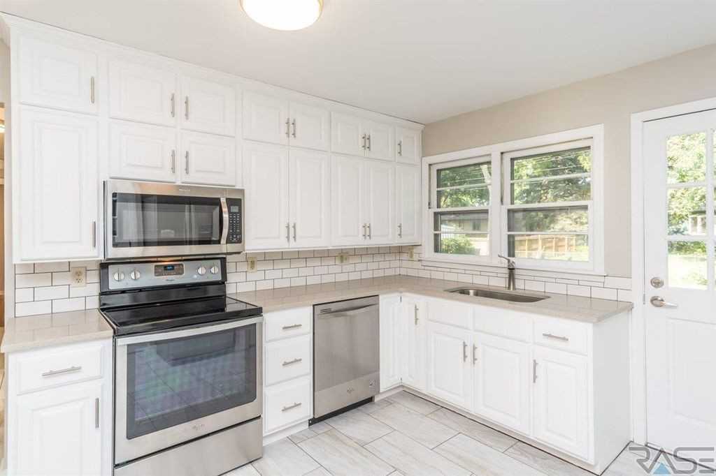 3013 S 5th Ave - Photo 5 of 35