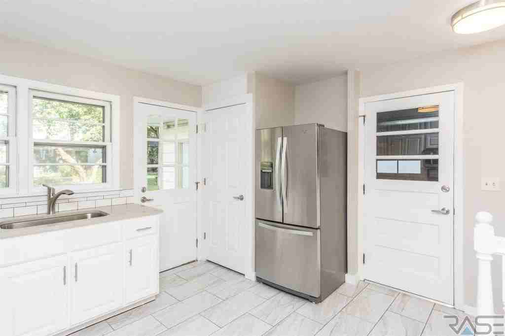 3013 S 5th Ave - Photo 6 of 35