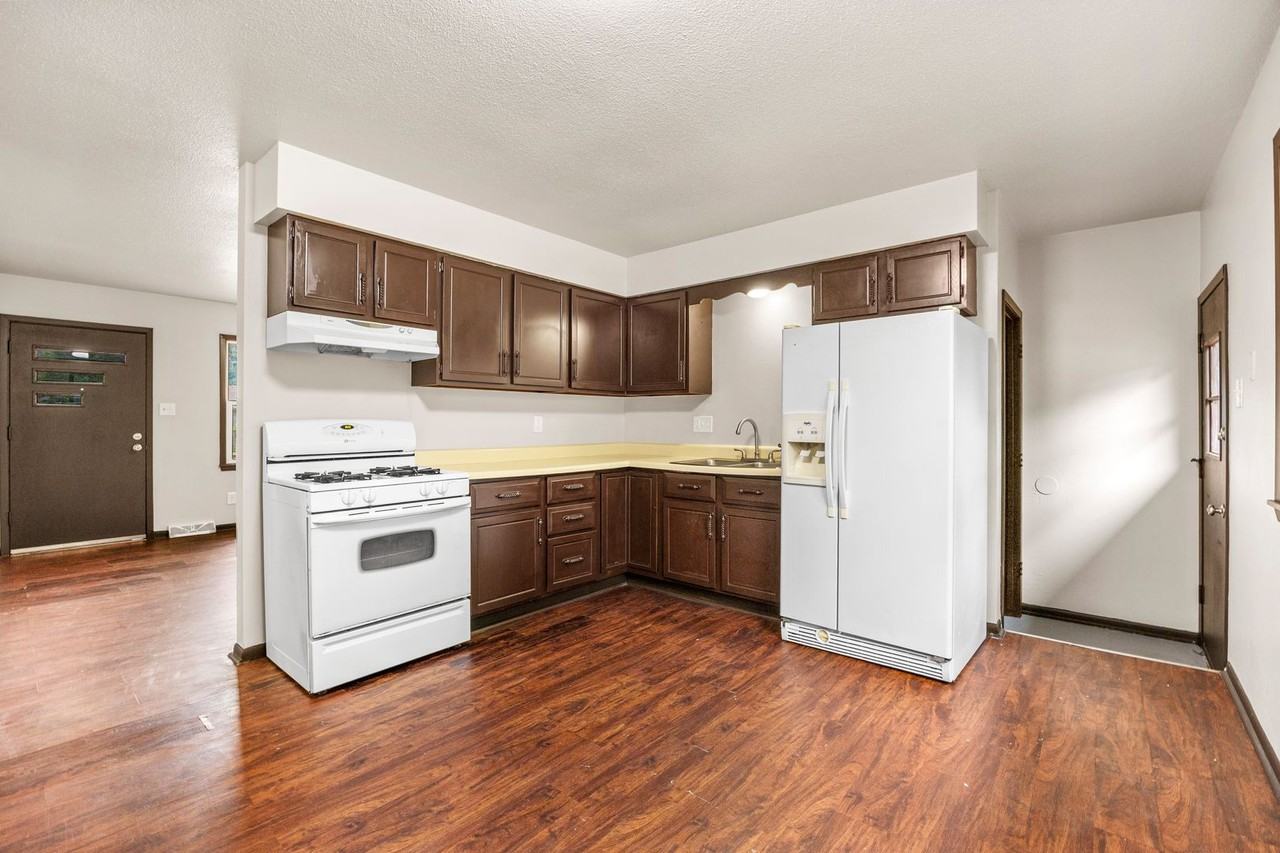 1544 King Ave - Photo 2 of 14