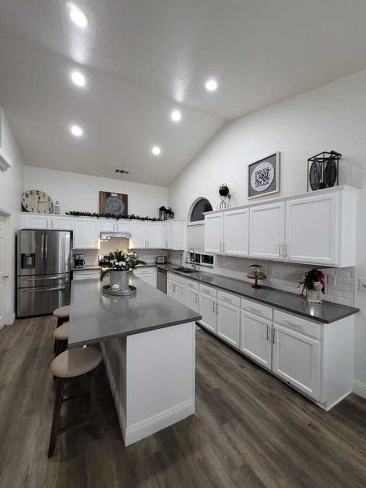 2329 N Crowe St - Photo 3 of 17
