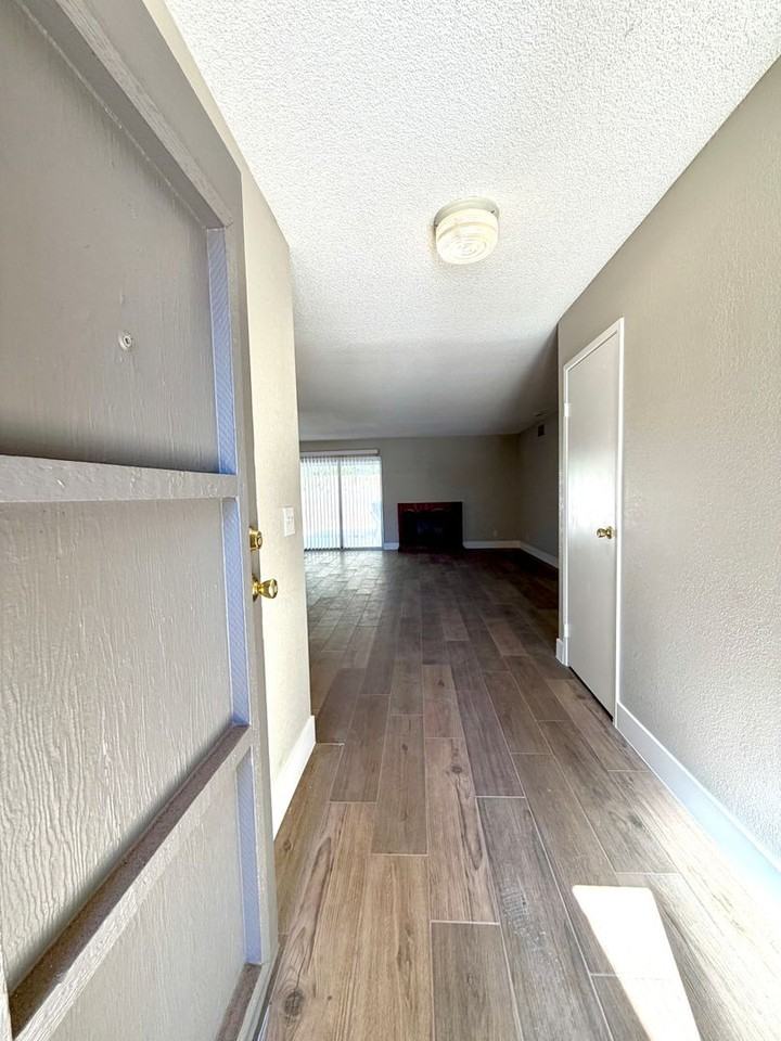 6950 Wedgewood Way - Photo 3 of 27