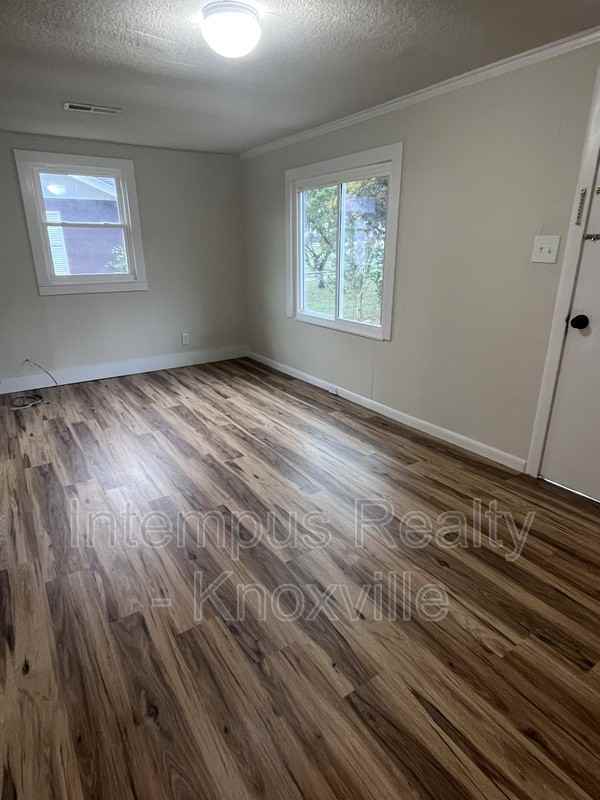 1912 Paris Rd - Photo 7 of 29