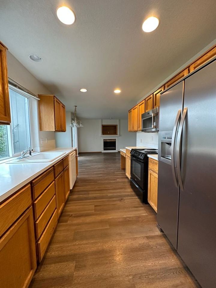 13042 Sw Mayview Way - Photo 3 of 20