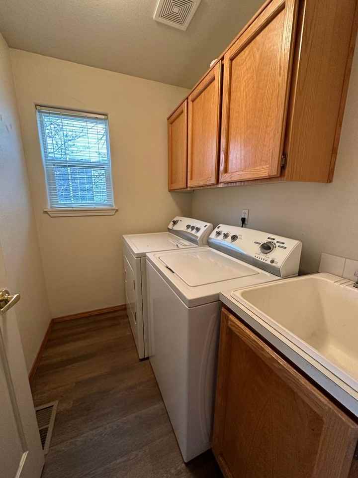 13042 Sw Mayview Way - Photo 7 of 20
