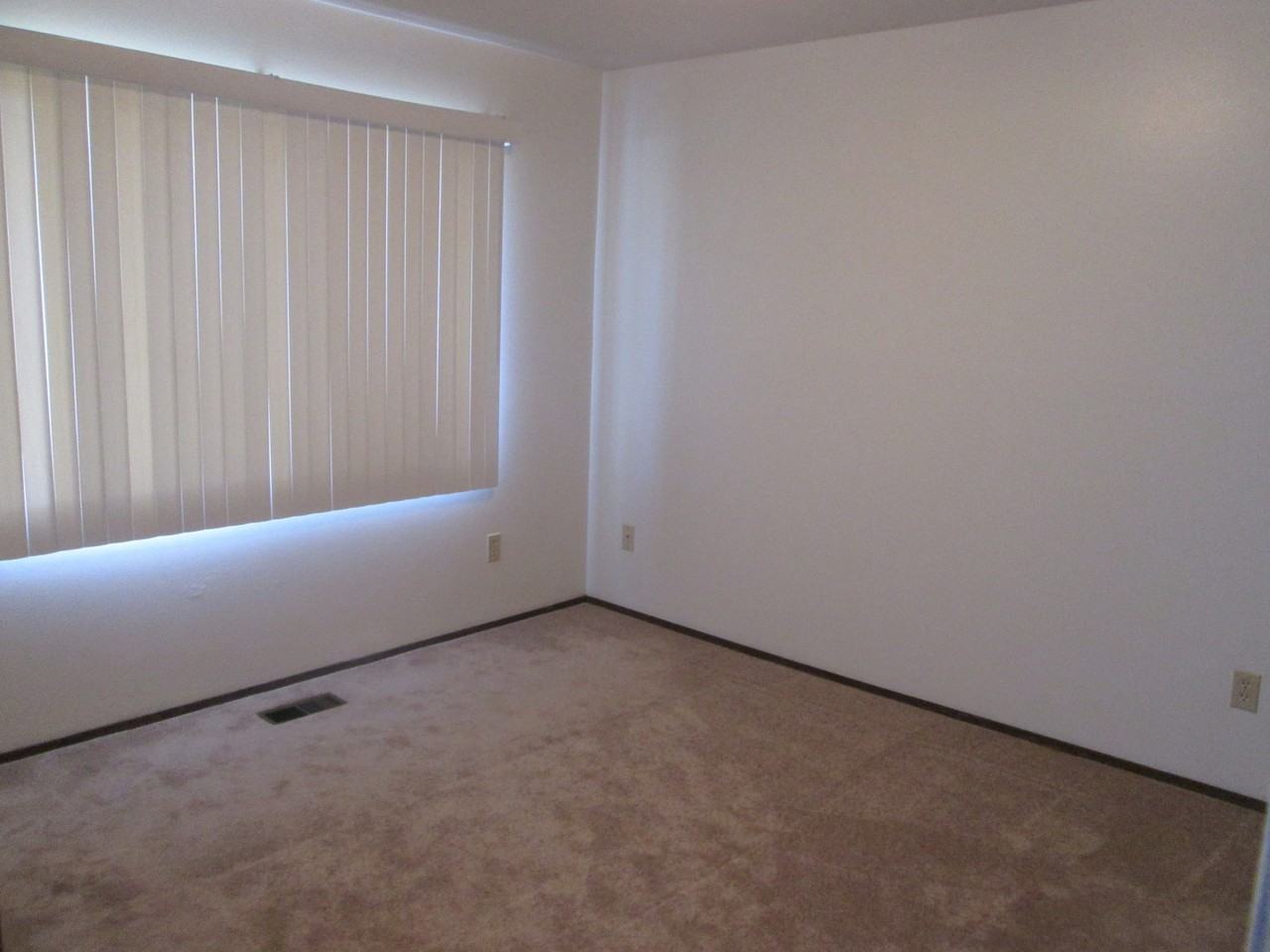 2425 Se 53rd Ave - Photo 3 of 13