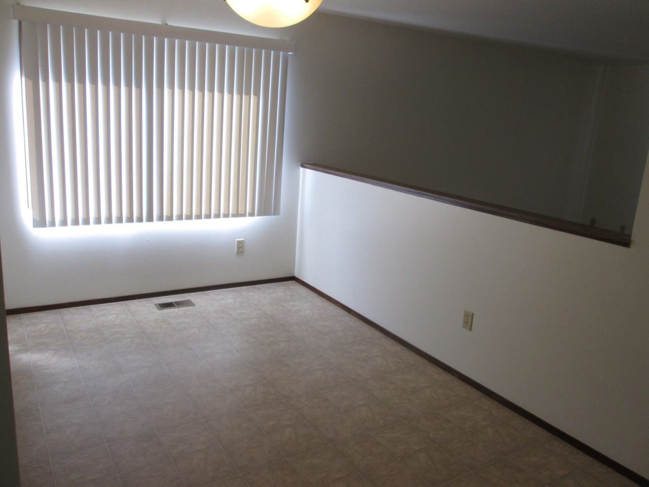 2425 Se 53rd Ave - Photo 6 of 13